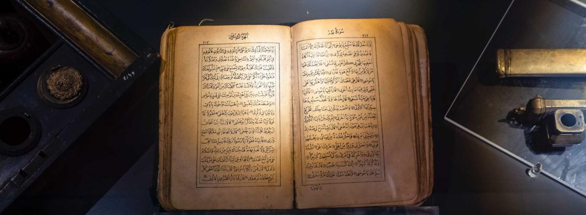 Altes Buch in einem Museum